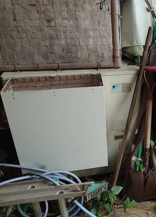 業務用エアコン、日本オフィス空調　施工前室外機