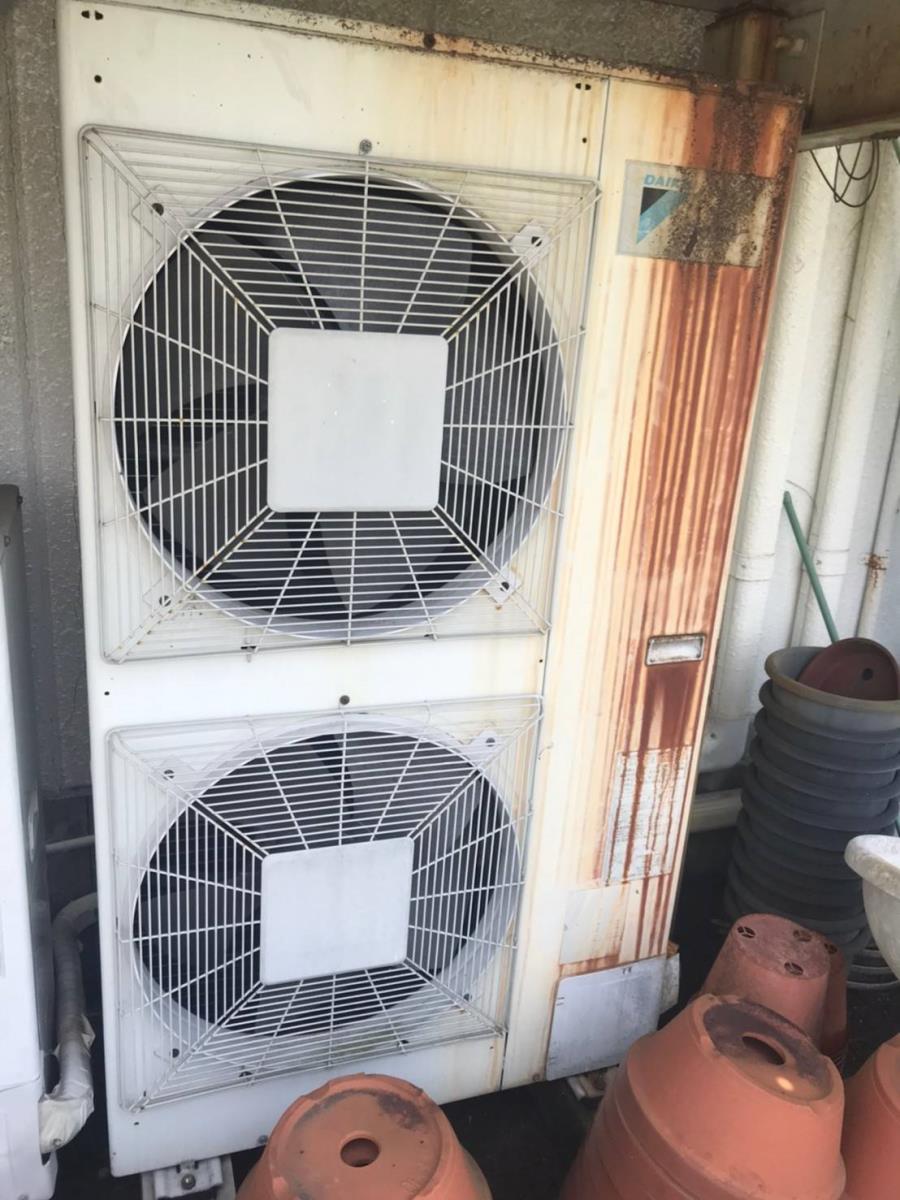 業務用エアコン、日本オフィス空調　施工前室外機